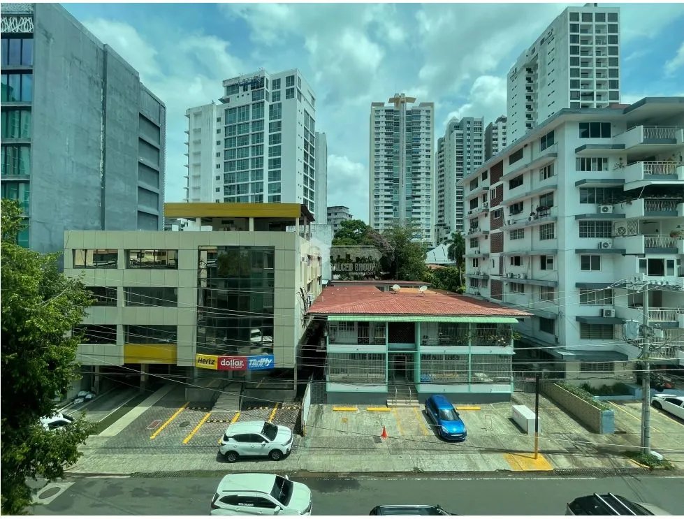 OFICINA / EL CANGREJO / PH NEO PLAZA / 75 M2 / 2 DIVISIONES / BALCON