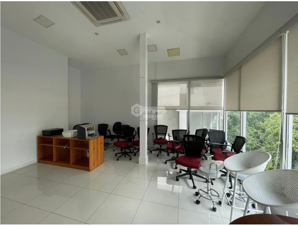 OFICINA / EL CANGREJO / PH NEO PLAZA / 75 M2 / 2 DIVISIONES / BALCON
