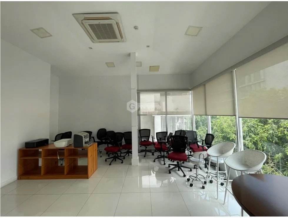 OFICINA / EL CANGREJO / PH NEO PLAZA / 75 M2 / 2 DIVISIONES / BALCON