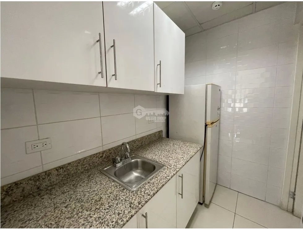 OFICINA / EL CANGREJO / PH NEO PLAZA / 75 M2 / 2 DIVISIONES / BALCON
