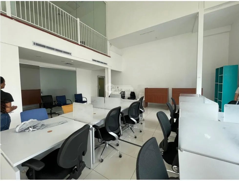 OFICINA / EL CANGREJO / PH NEO PLAZA / 75 M2 / 2 DIVISIONES / BALCON