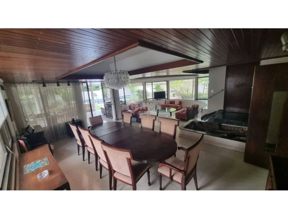 OBARRIO / CASA COMERCIAL 950 M ESQUINA   / PISCINA / 5 HABITACION