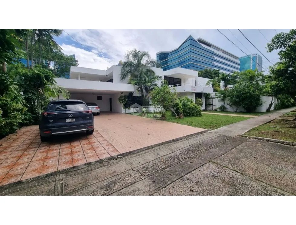 OBARRIO / CASA COMERCIAL 950 M ESQUINA   / PISCINA / 5 HABITACION