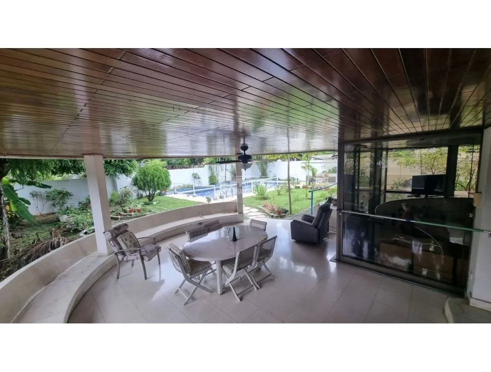 OBARRIO / CASA COMERCIAL 950 M ESQUINA   / PISCINA / 5 HABITACION