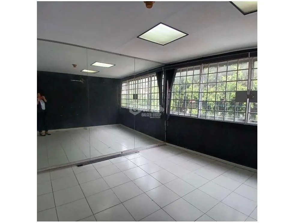 EL CANGREJO / VIA ARGENTINA / LOCAL COMERCIAL / 100M2