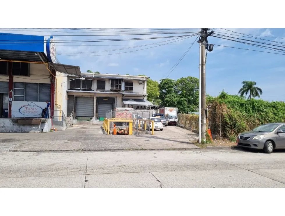 JUAN DIAZ / NEGOCIABLE / GALERA EN URB INDUSTRIAL / 4400 M2