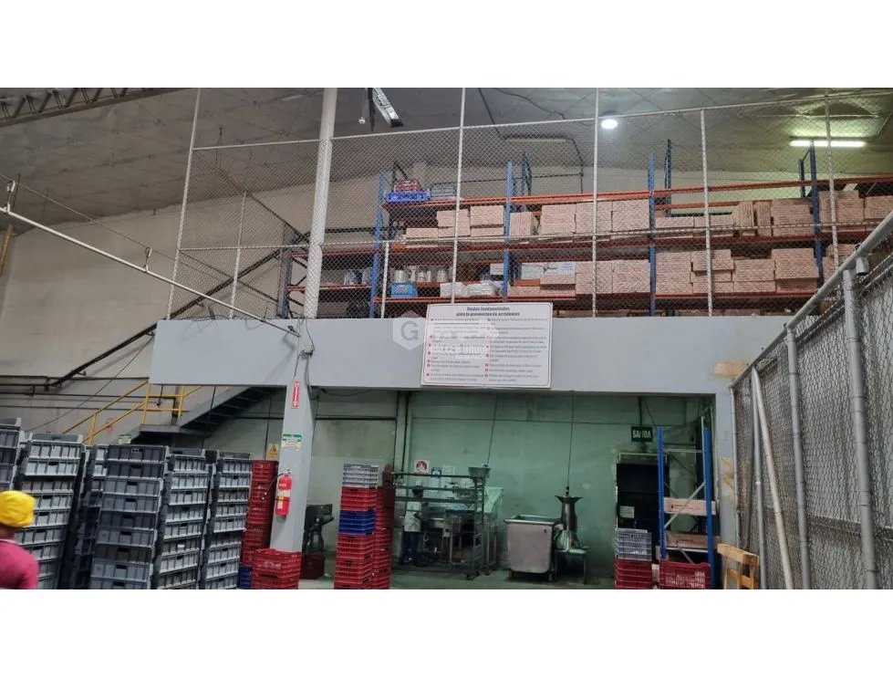 JUAN DIAZ / NEGOCIABLE / GALERA EN URB INDUSTRIAL / 4400 M2