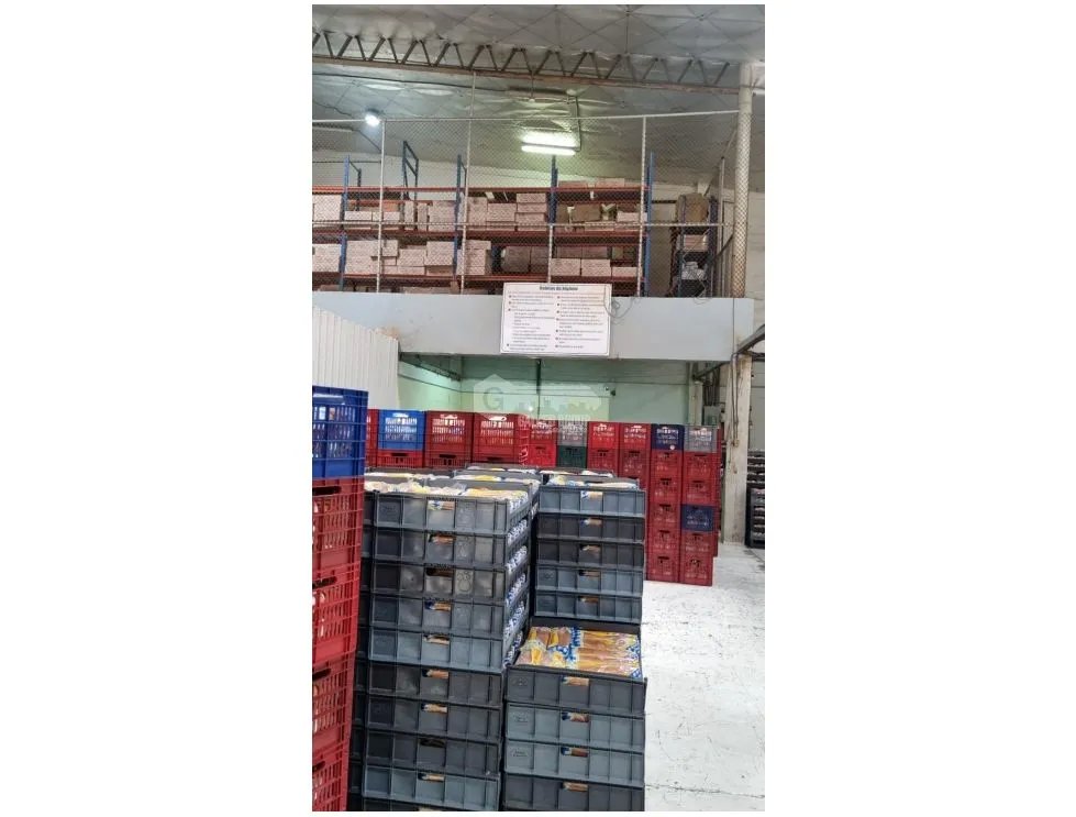 JUAN DIAZ / NEGOCIABLE / GALERA EN URB INDUSTRIAL / 4400 M2