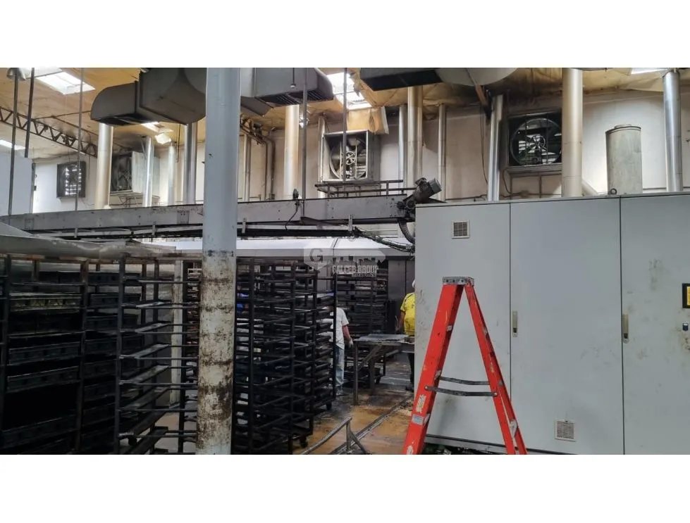 JUAN DIAZ / NEGOCIABLE / GALERA EN URB INDUSTRIAL / 4400 M2