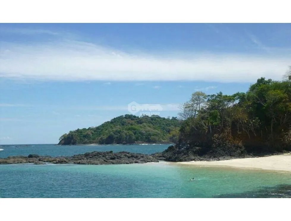 ISLA COMPLETA / GOLFO CHIRIQUI / 8 HECTAREAS + 4000m2 / NEGOCIABLE