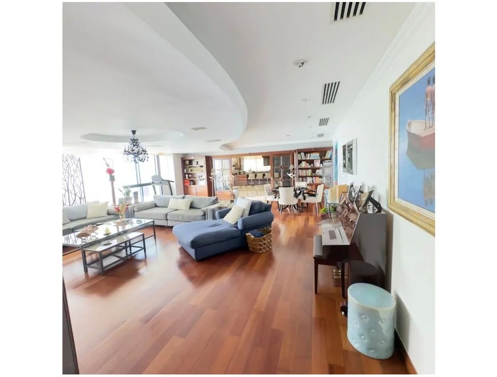 SE VENDE APARTAMENTO EN AVE BALBOA MIRAMAR PLAZA  DE 5 HABITACIONES