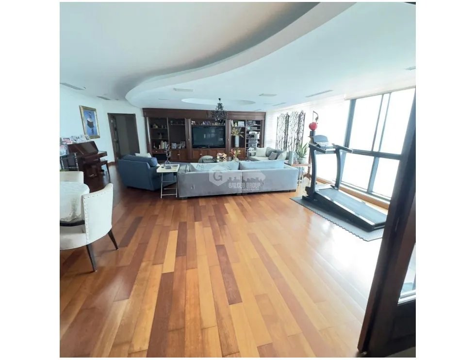 SE VENDE APARTAMENTO EN AVE BALBOA MIRAMAR PLAZA  DE 5 HABITACIONES