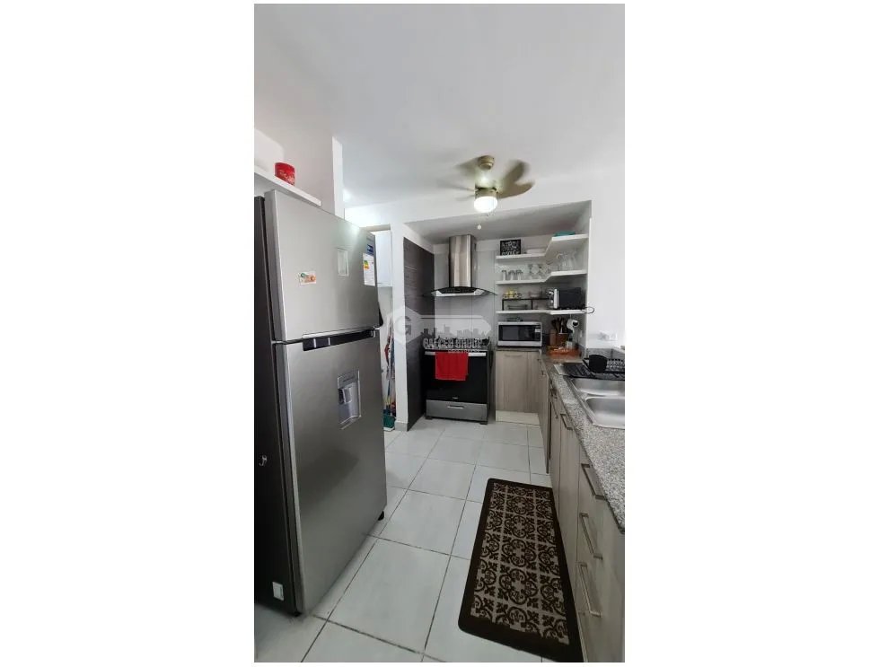 SE ALQUILA APARTAMENTO EN METROPOLITAN PARK DE 2 HABITACIONES AMOBLADO