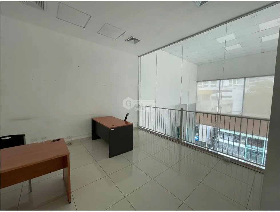 OFICINA / EL CANGREJO / NEO PLAZA / 150M / 2 NIVELES / DIVISIONES