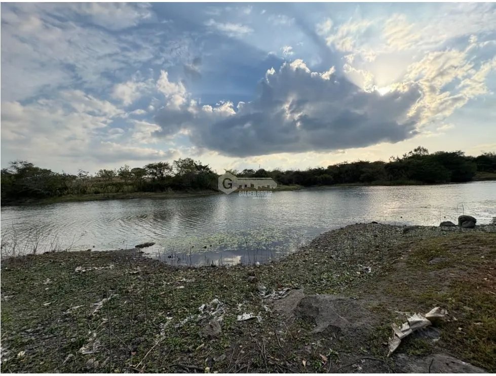 SE VENDE TERRENO CON GAZEBO FRENTE AL LAGO EN SAN CARLOS LAGOMAR