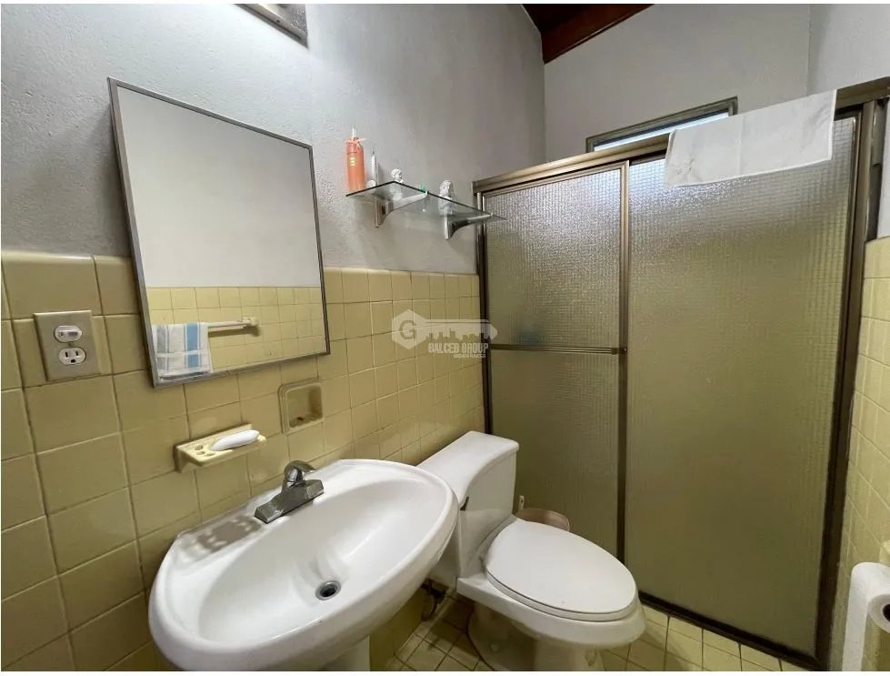 SE VENDE CASA EN VIA ESPAÑA CON 3 HABITACIONES Y PATIO SOBRE LA VIA