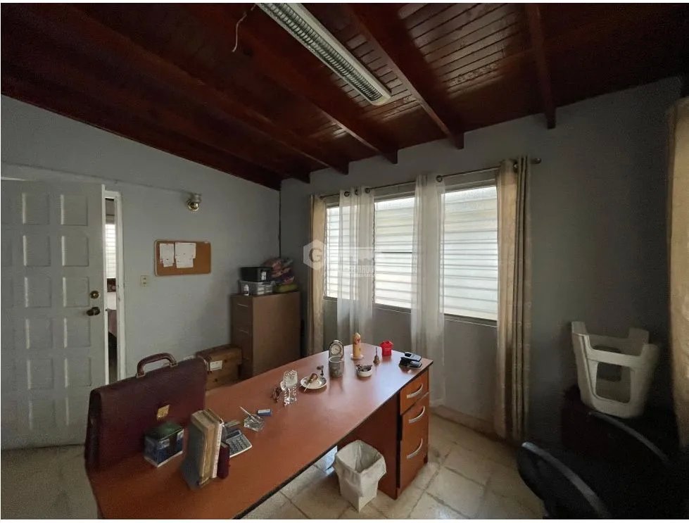 SE VENDE CASA EN VIA ESPAÑA CON 3 HABITACIONES Y PATIO SOBRE LA VIA