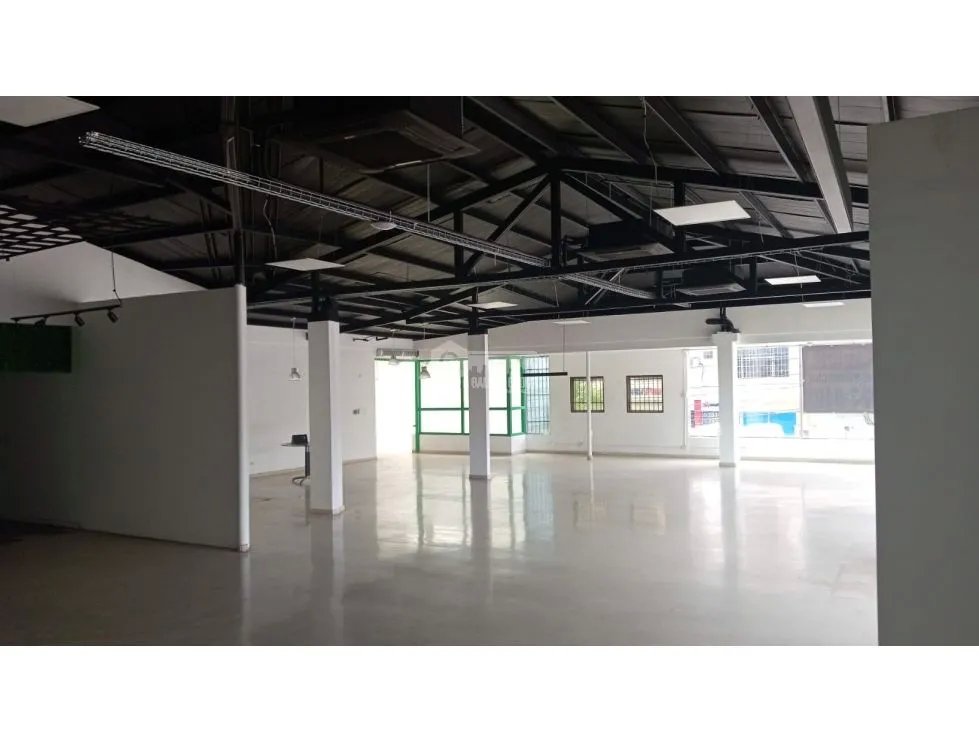 SE ALQUILA LOCAL COMERCIAL EN VISTA HERMOSA CON 12 PARKING SOBRE VIA