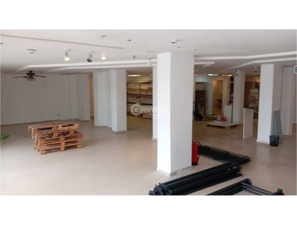 VISTA HERMOSA / LOCAL COMERCIAL / 860M / 12 PARKING / SOBRE VIA