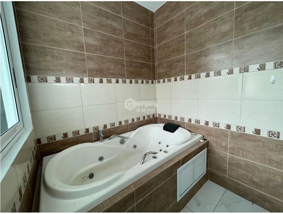 SE VENDE CASA EN ALTOS DE PANAMÁ PH HORIZONTES CON TERRAZA Y PATIO