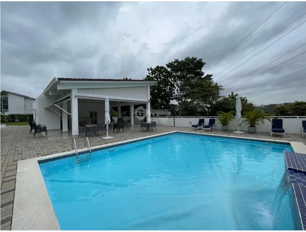 SE VENDE CASA EN ALTOS DE PANAMÁ PH HORIZONTES CON TERRAZA Y PATIO