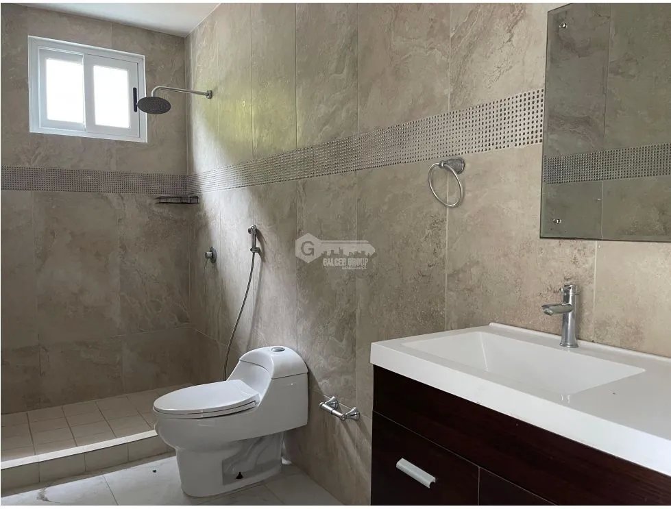 SE VENDE CASA EN ALTOS DE PANAMÁ PH HORIZONTES CON TERRAZA Y PATIO