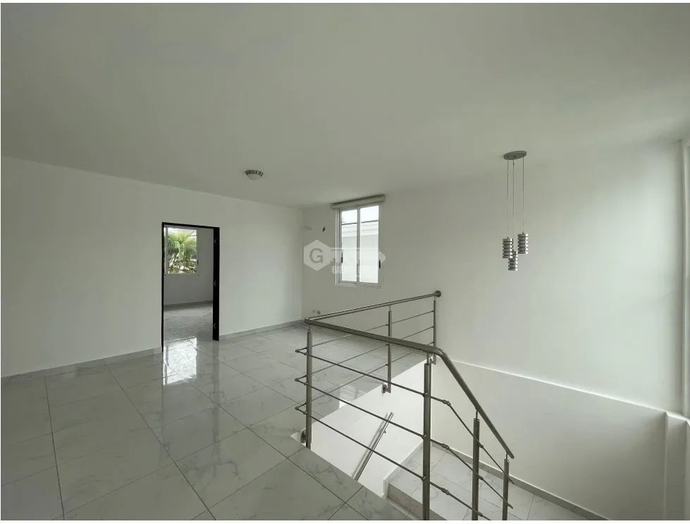 SE VENDE CASA EN ALTOS DE PANAMÁ PH HORIZONTES CON TERRAZA Y PATIO