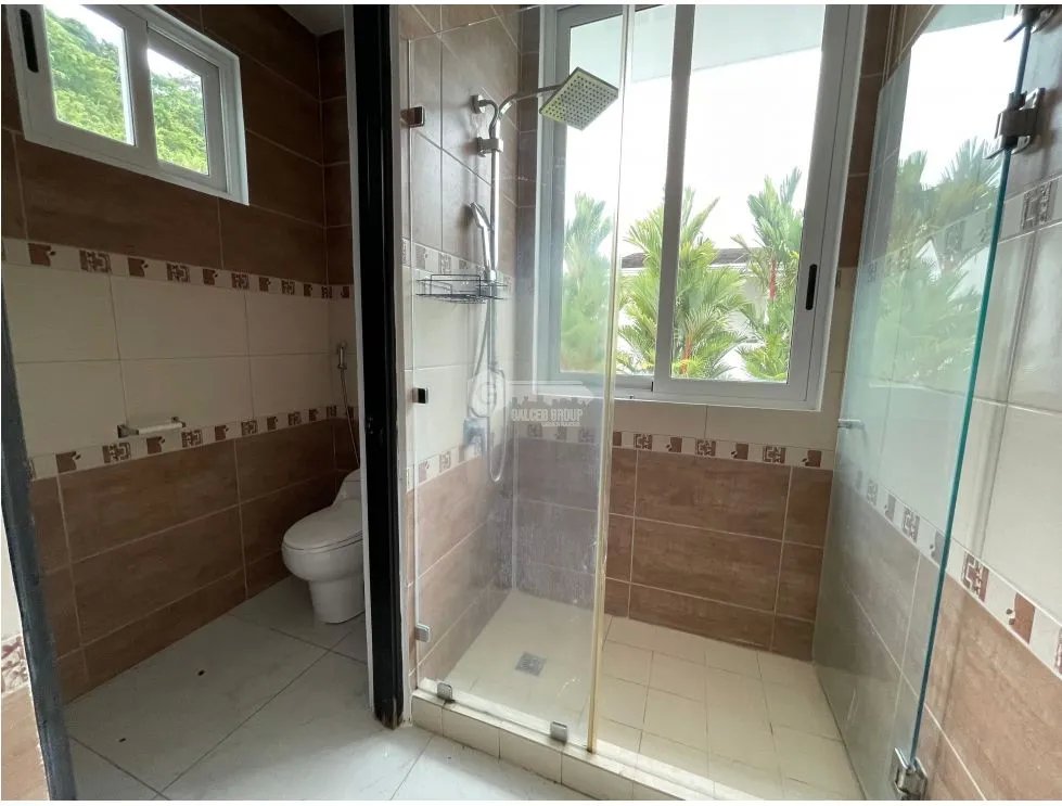 SE VENDE CASA EN ALTOS DE PANAMÁ PH HORIZONTES CON TERRAZA Y PATIO