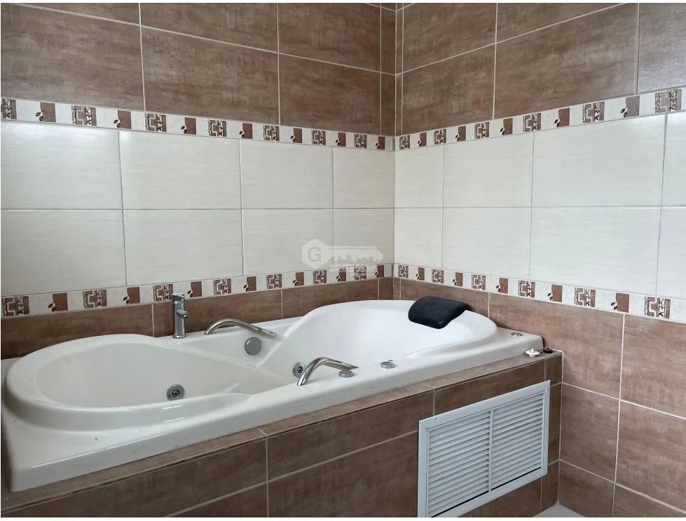 SE VENDE CASA EN ALTOS DE PANAMÁ PH HORIZONTES CON TERRAZA Y PATIO