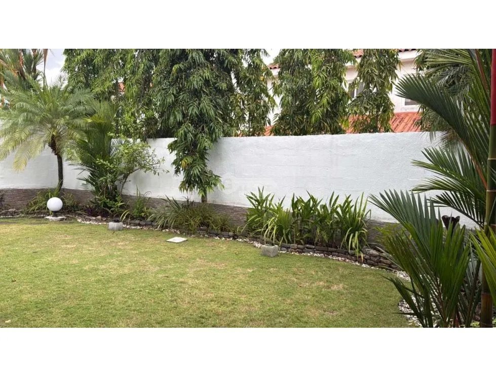 QUINTAS DE VERSALLES / 256m2 / 3 HABITAC. / LINEA BLANCA / YA