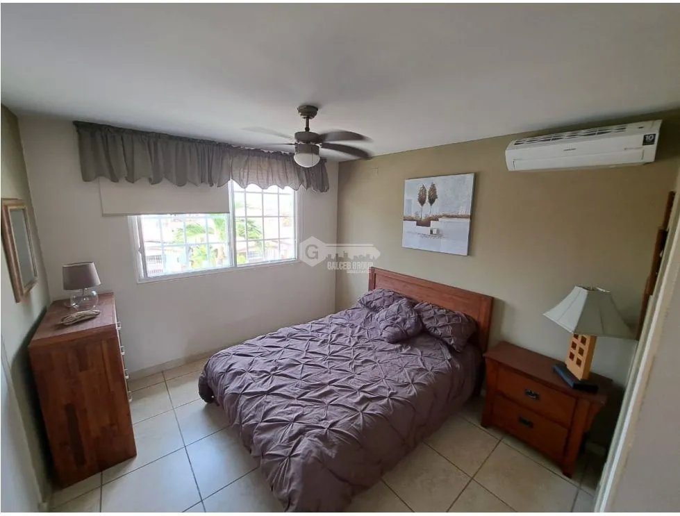 SE VENDE CASA DE 2 NIVELES EN PH BRISAS VILLAGE CON TERRAZA Y PATIO