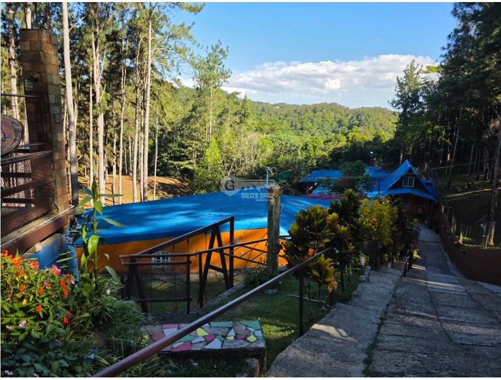 SE VENDE FINCA CON 2 CABAÑAS Y 1 CASA EN ALTOS DE CERRO AZUL DE 1998M