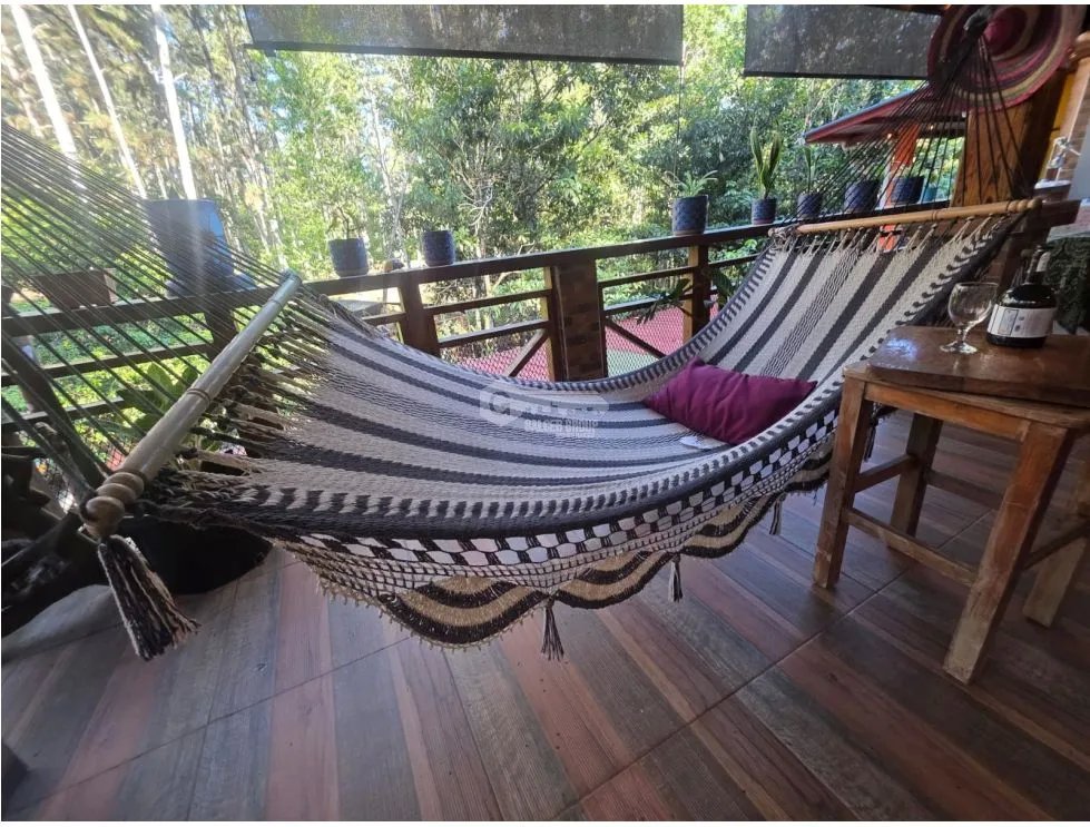 SE VENDE FINCA CON 2 CABAÑAS Y 1 CASA EN ALTOS DE CERRO AZUL DE 1998M