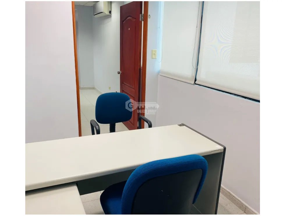 SE ALQUILA OFICINA EN EL CANGREJO TORRE IBC CON DIVISIONES VACIA