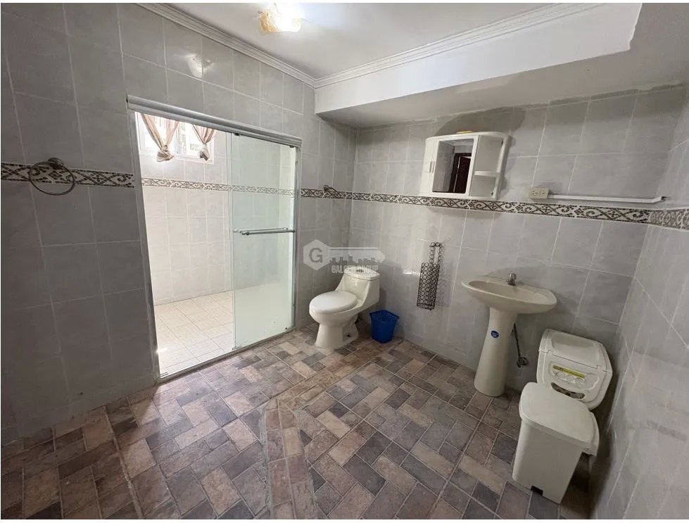 SE ALQUILA CASA CON PISCINA EN CHAME LAS LAJAS AMOBLADA