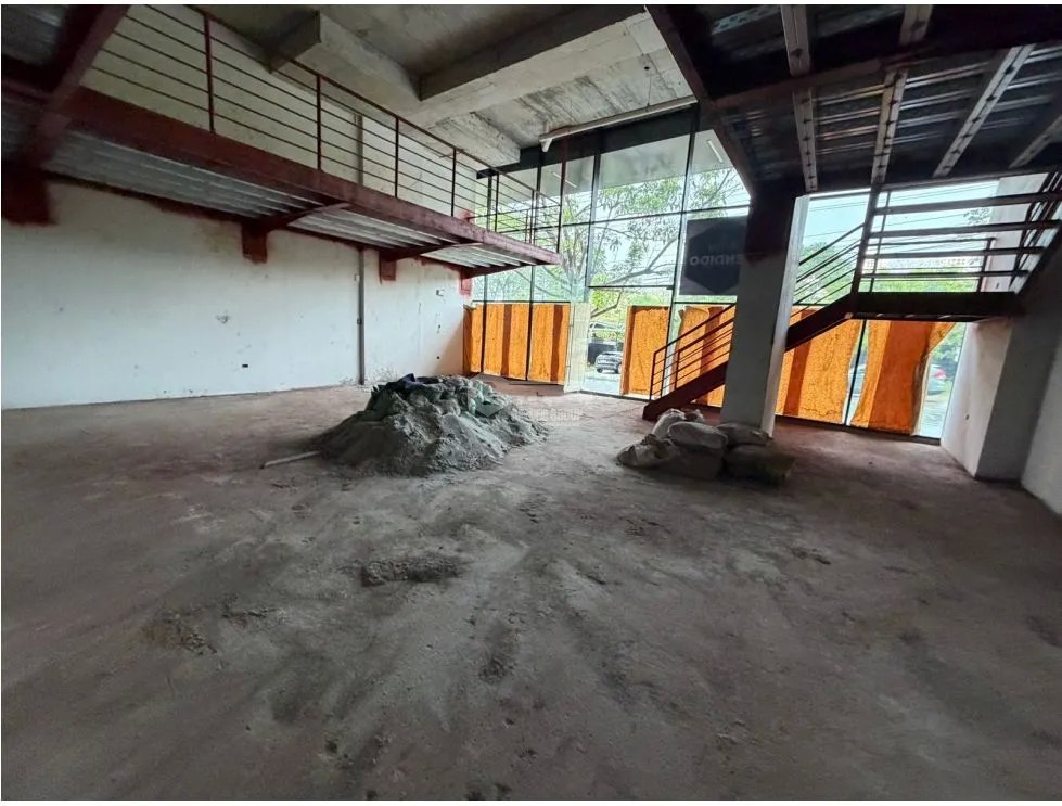 SE ALQUILA LOCAL COMERCIAL EN CONDADO PLAZA DE 230M CON MEZZANINE