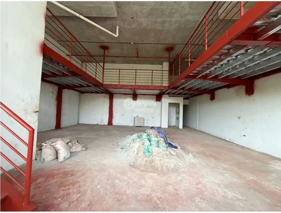 SE ALQUILA LOCAL COMERCIAL EN CONDADO PLAZA DE 230M CON MEZZANINE