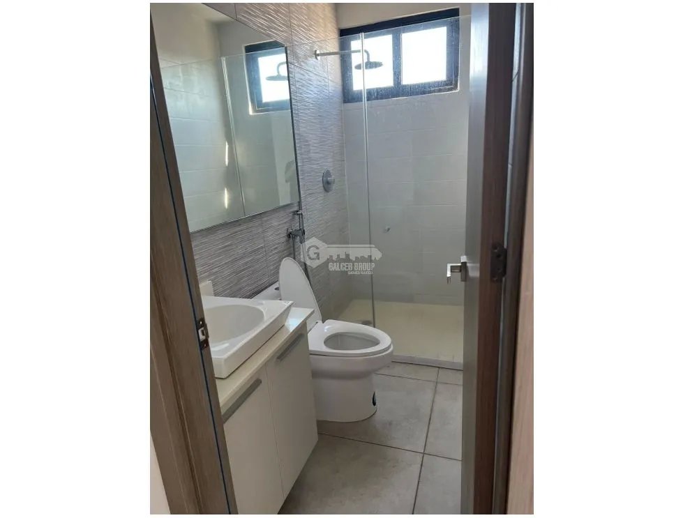SE VENDE APARTAMENTO EN PH CONDADO COUNTRY CLUB CON 2 BALCONES