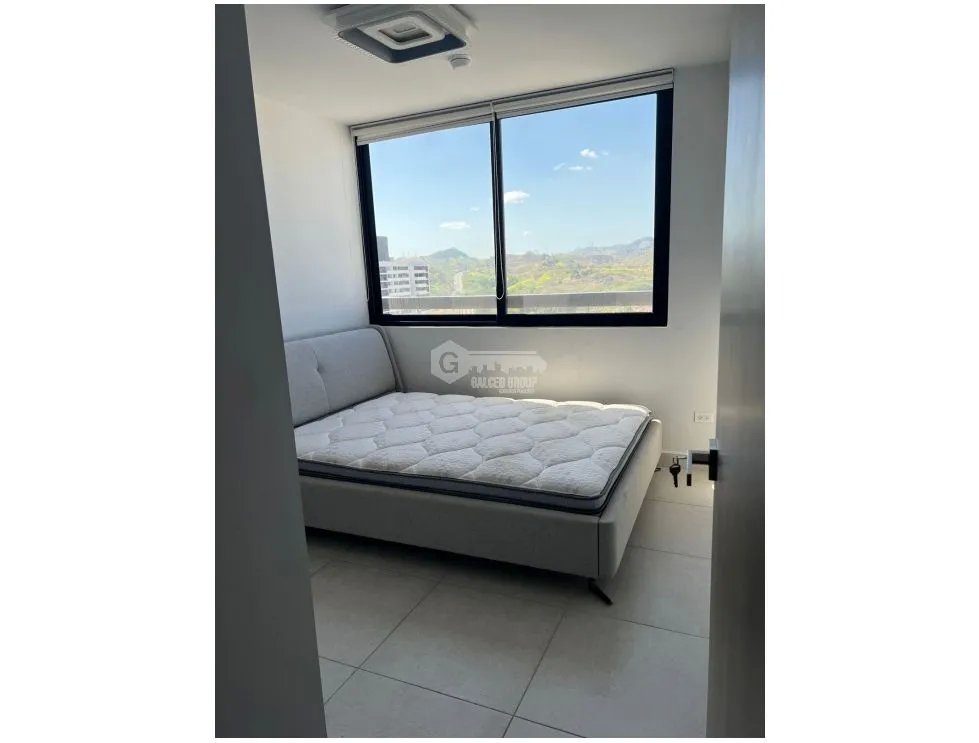 SE VENDE APARTAMENTO EN PH CONDADO COUNTRY CLUB CON 2 BALCONES