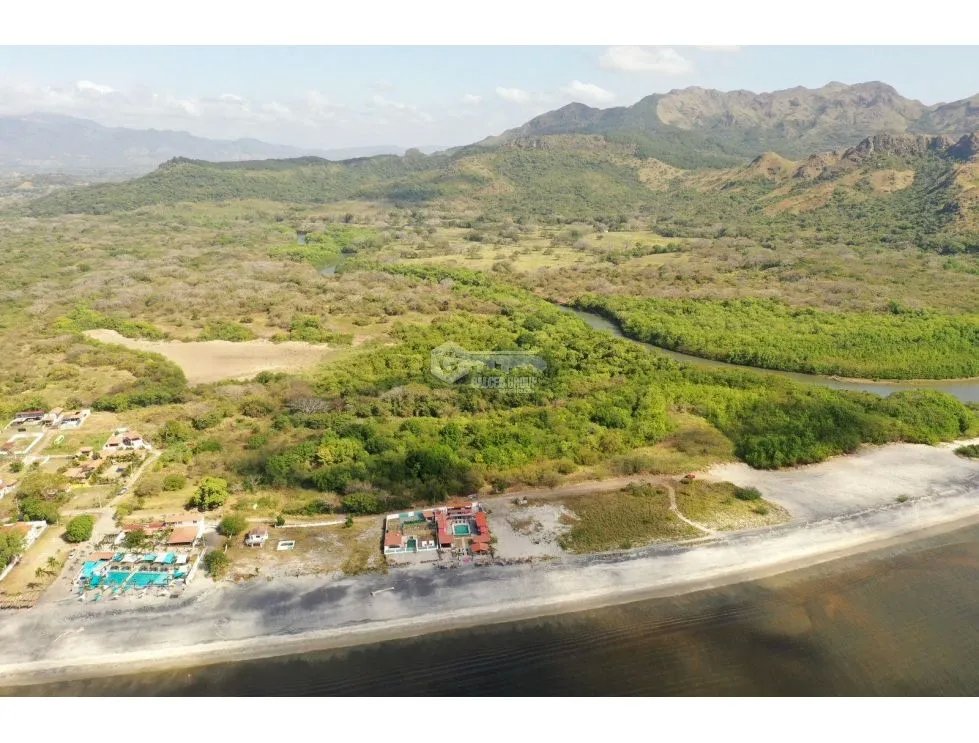 SE VENDE EN GORGONA PLAYA MALIBU TERRENO DE 1002M FRENTE AL MAR