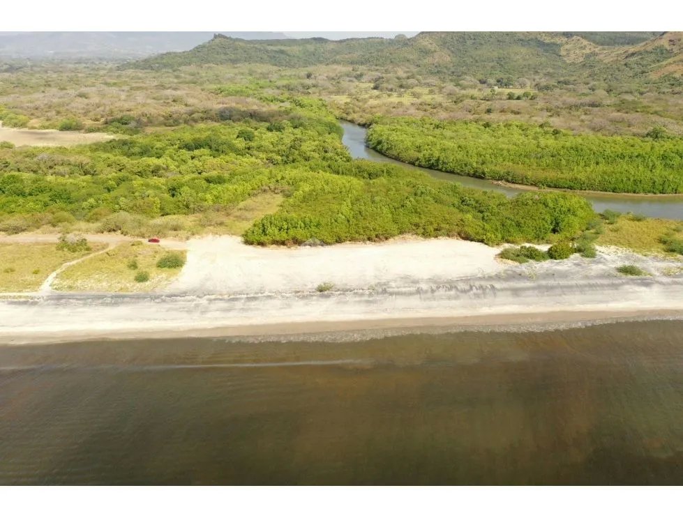 SE VENDE TERRENO FRENTE AL MAR EN GORGONA PLAYA MALIBU DE 1002M