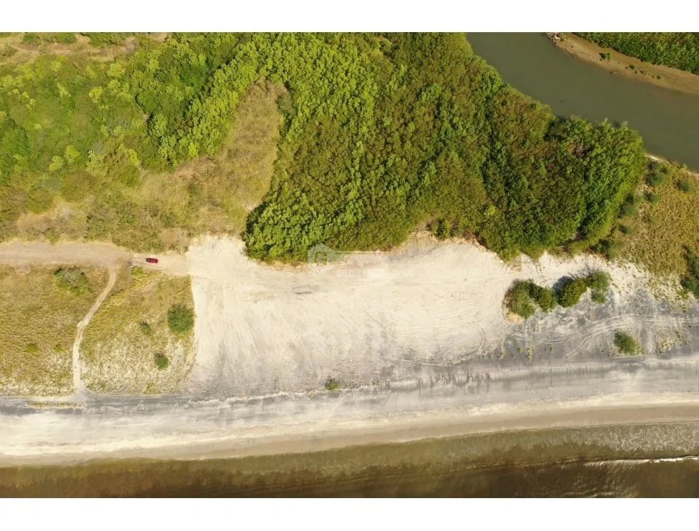 SE VENDE TERRENO FRENTE AL MAR EN GORGONA PLAYA MALIBU DE 1002M