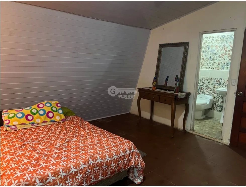 SE VENDE CASA EN ALTOS DE CERRO AZUL URB EL CASTILLO CON TERRAZA
