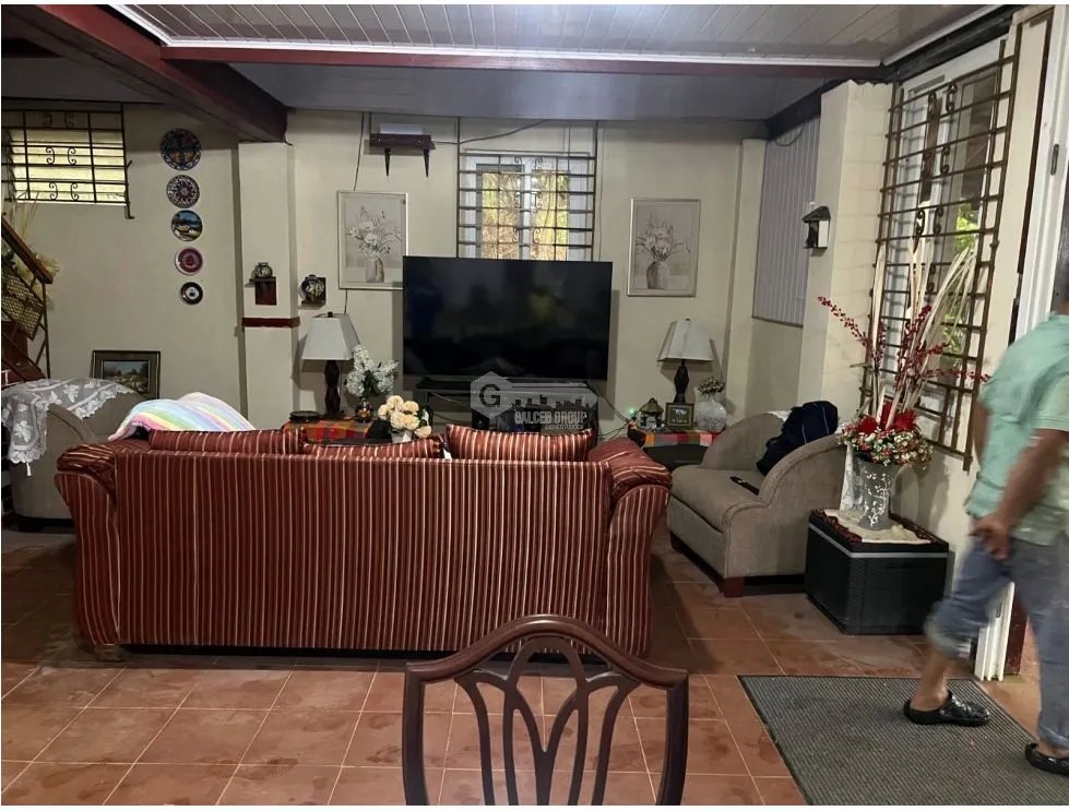 SE VENDE CASA EN ALTOS DE CERRO AZUL URB EL CASTILLO CON TERRAZA