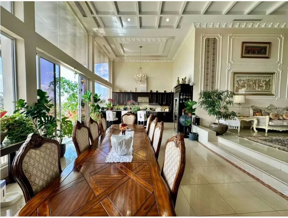 SE VENDE CASA ALTOS DE SANTA MARIA DE 6 NIVELES CON PISCINA Y TERRAZA