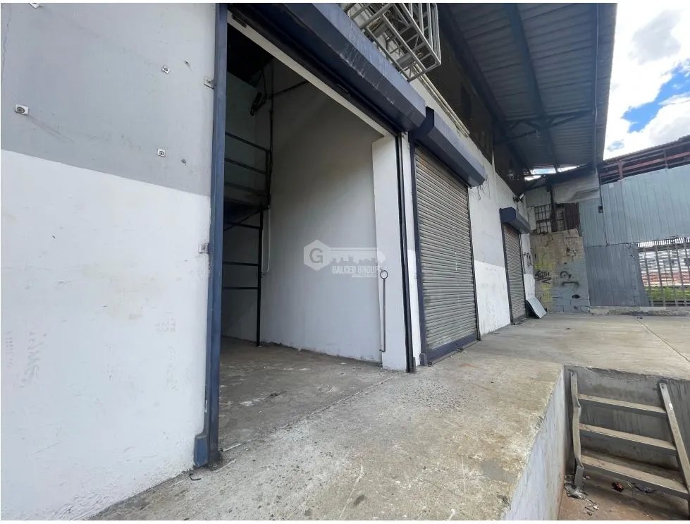 SE ALQUILA GALERA EN PUEBLO NUEVO DE 80M CON MEZZANINE