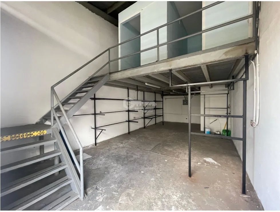 SE ALQUILA GALERA EN PUEBLO NUEVO DE 80M CON MEZZANINE