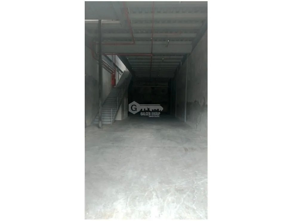JUAN DIAZ MULTISTORAGE 500M CON PEQUEÑA OFICINA YG