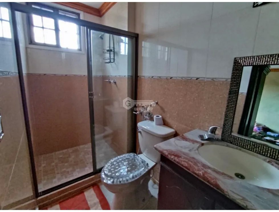 SE VENDE CASA ALTOS DE PANAMA CONDADO DEL REY 4 HABITACION 675M PATIO