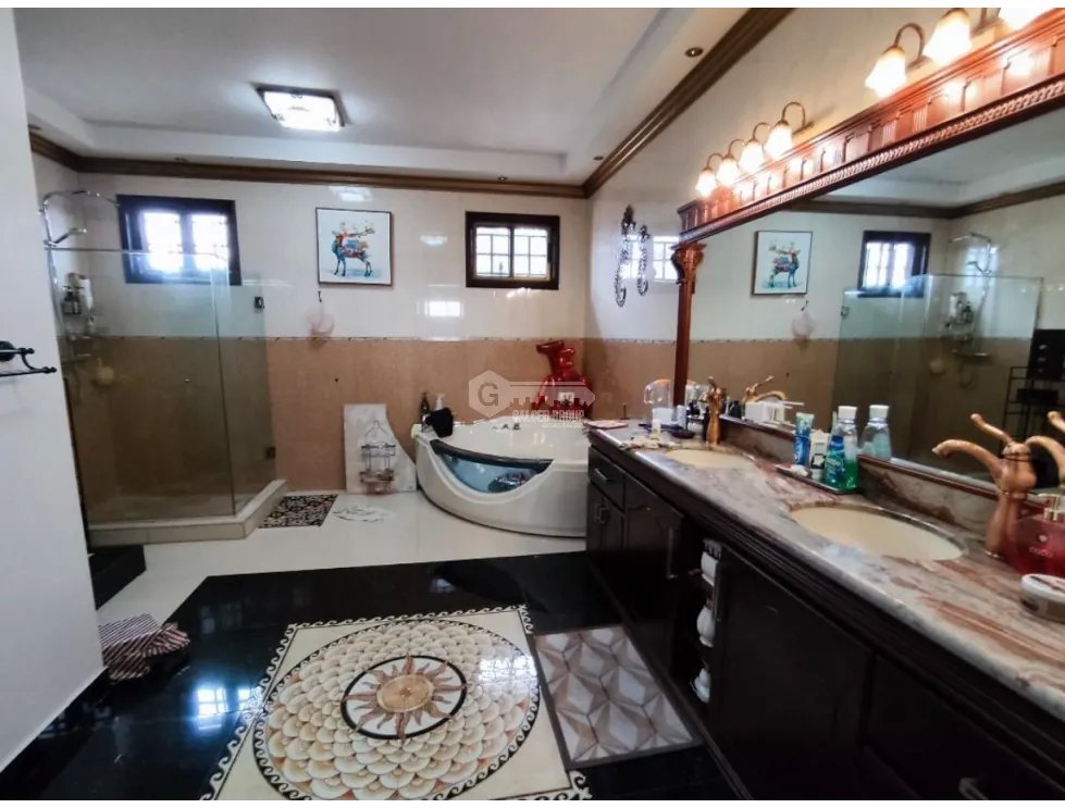SE VENDE CASA ALTOS DE PANAMA CONDADO DEL REY 4 HABITACION 675M PATIO